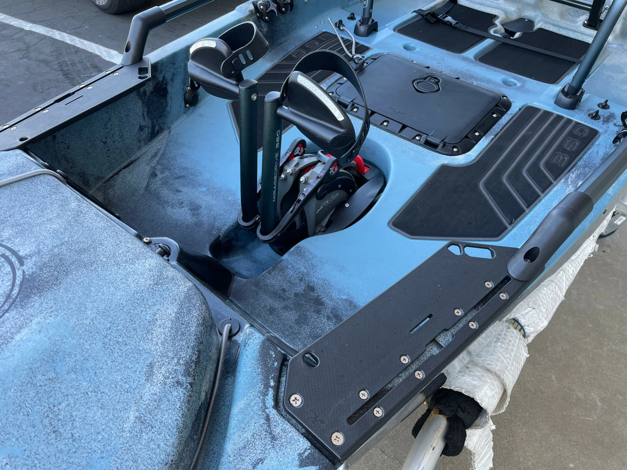 Demo Hobie Mirage Pro Angler 14 With 360 Technology - Fishing Kayak | Arctic Camo - Image 3